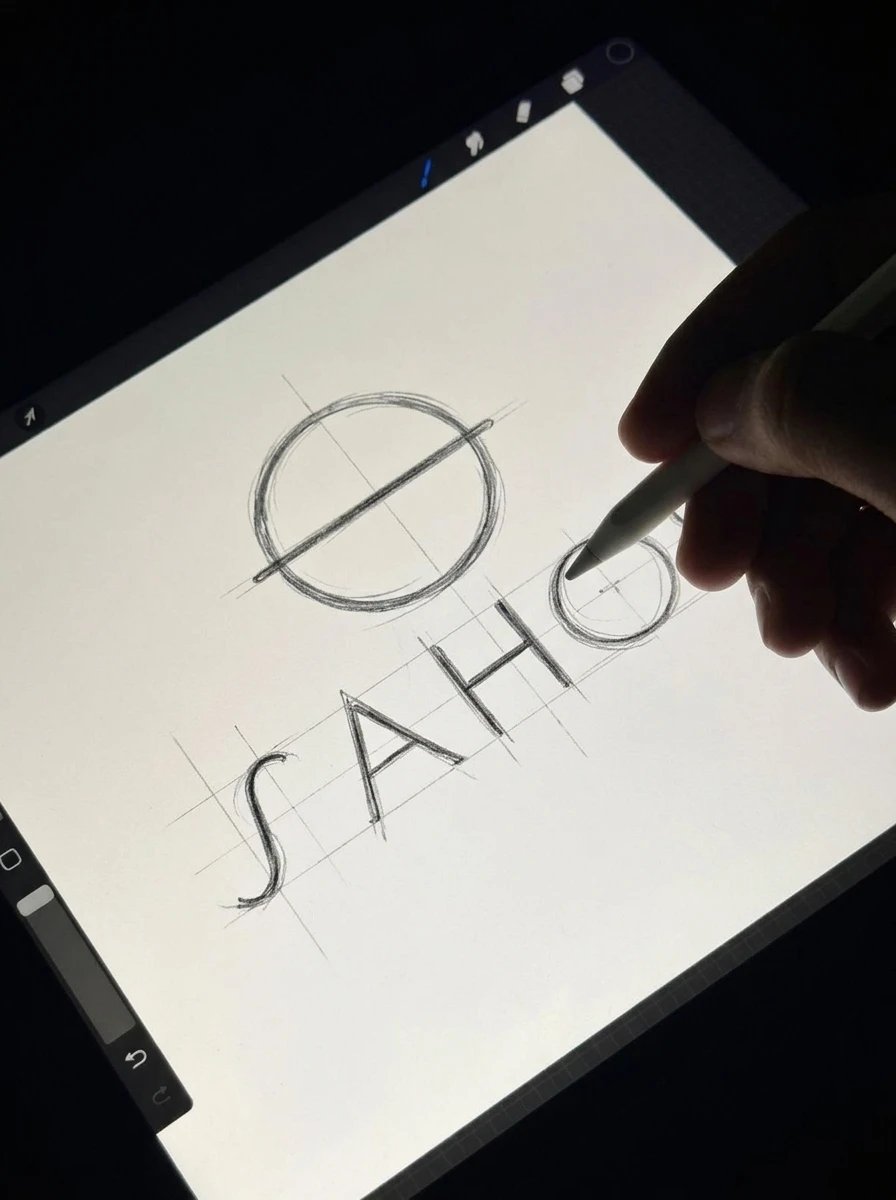 SAHOS — El logo, dibujado a mano